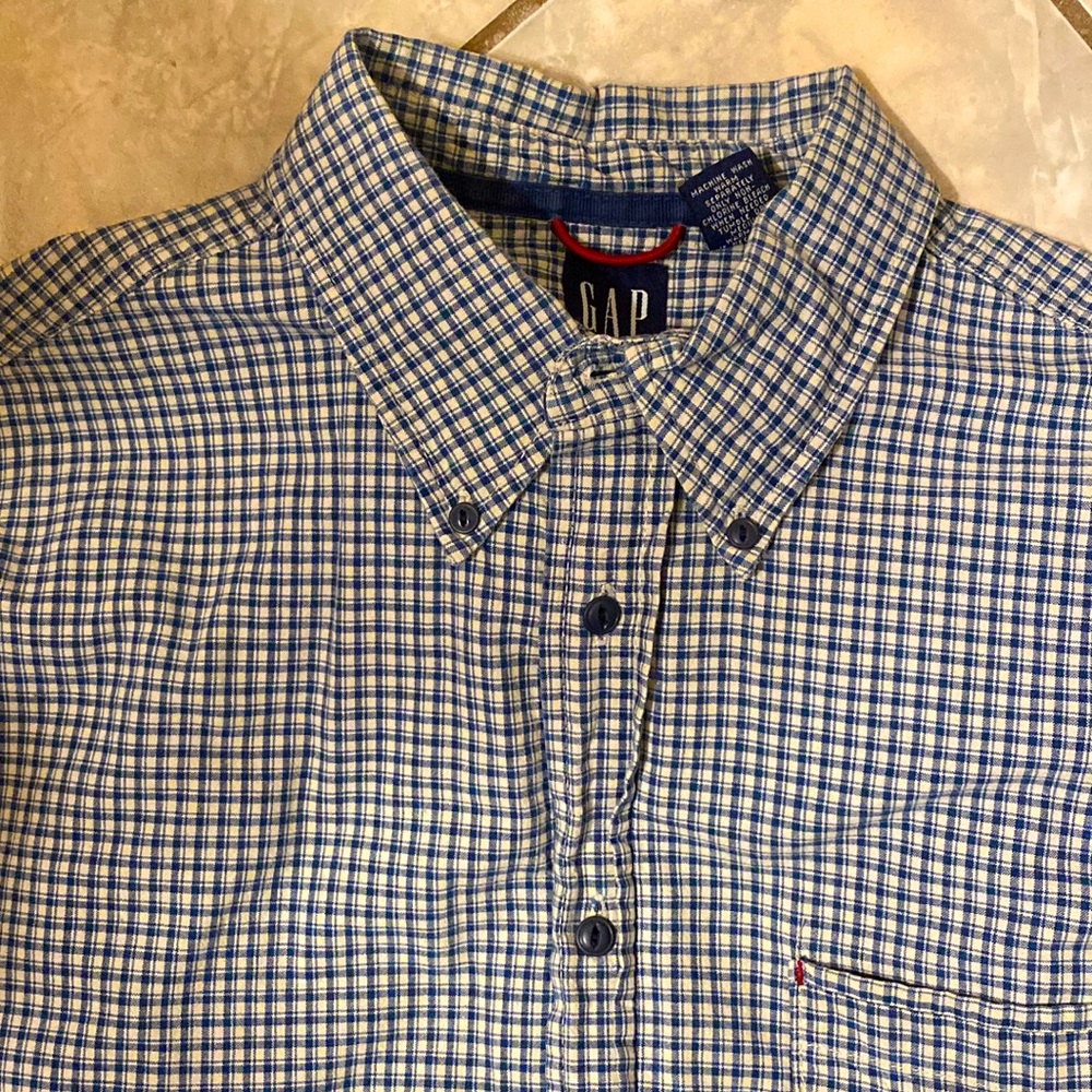 GAP Men’s SS White & Blue button/down.  GUC.  Size: Large